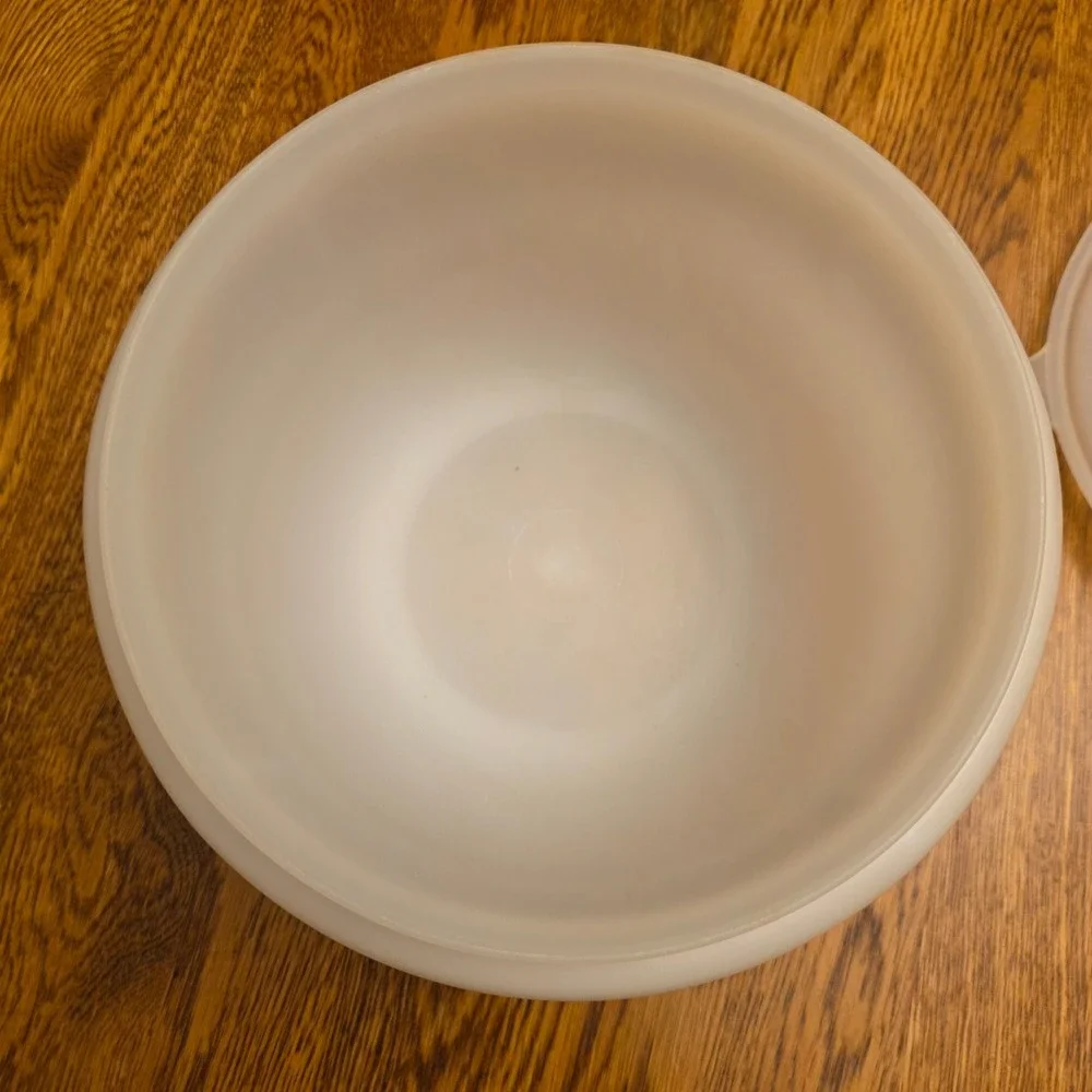 Tupperware bowl lid